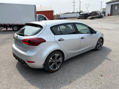 Kia Forte 5-Door 2016 - Thumbnail 5