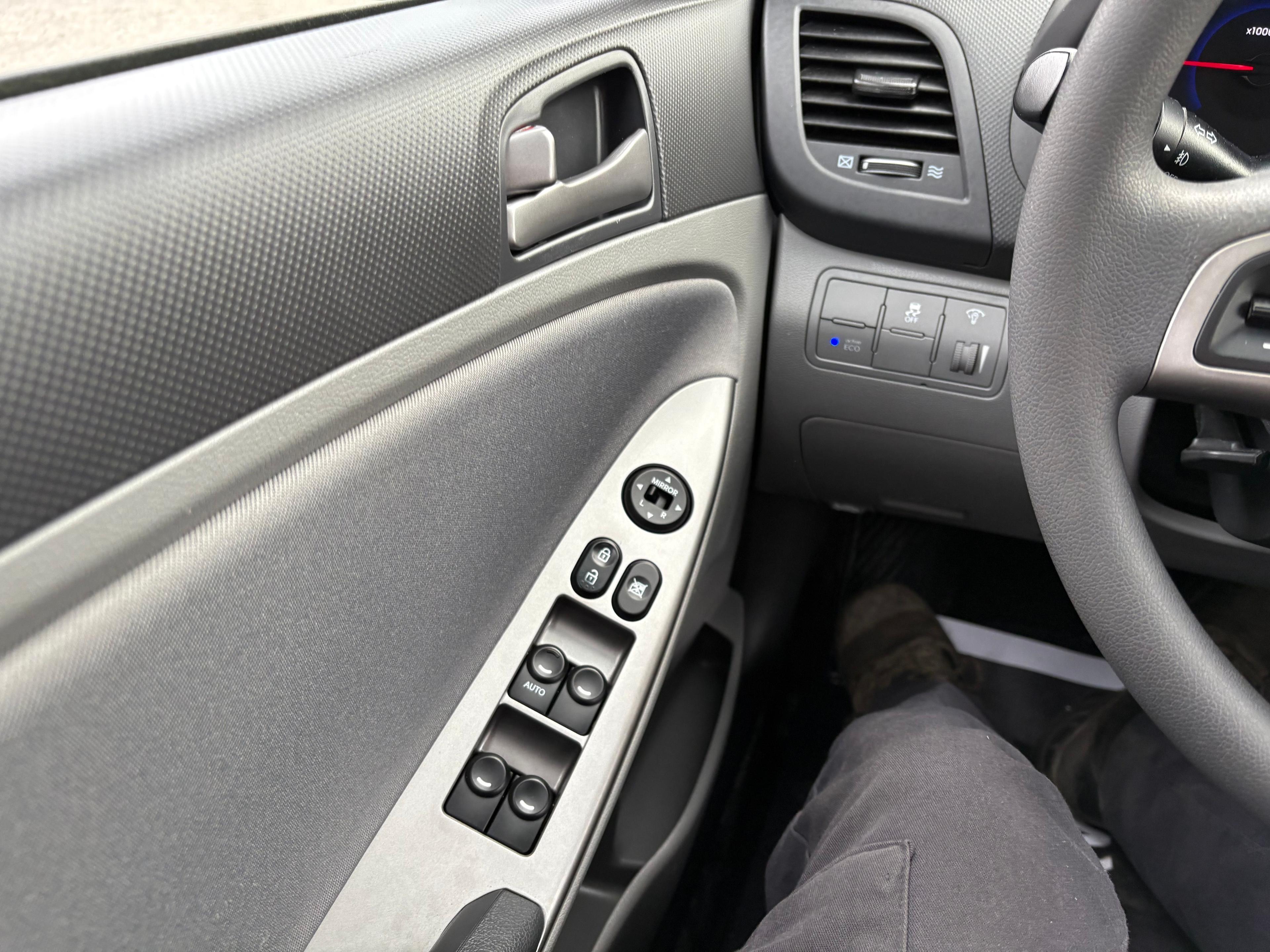 Hyundai Accent 2017 - Image 15